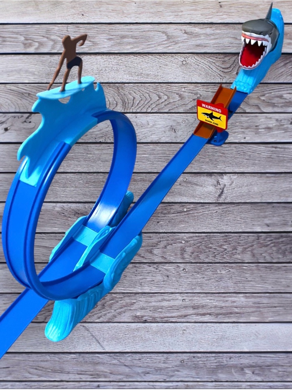 Hot Wheels Shark Attack Loop Race Kids Car Track and accessories